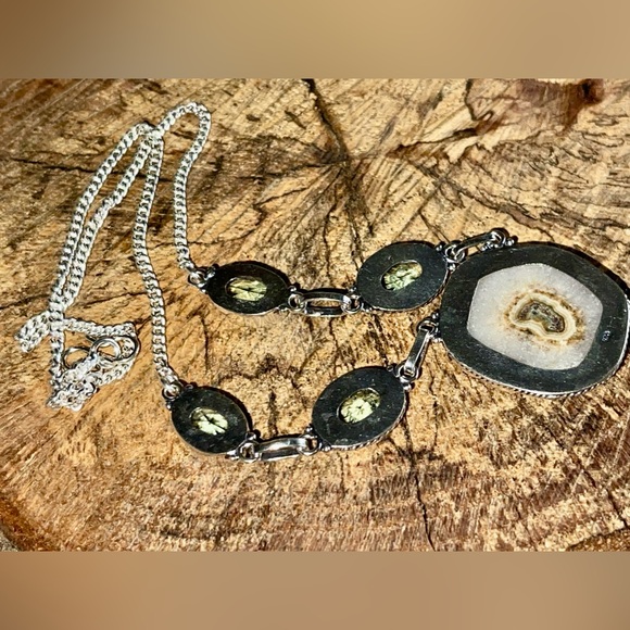 Solar Quartz Statement Necklace 15” - 17” - Picture 4 of 13